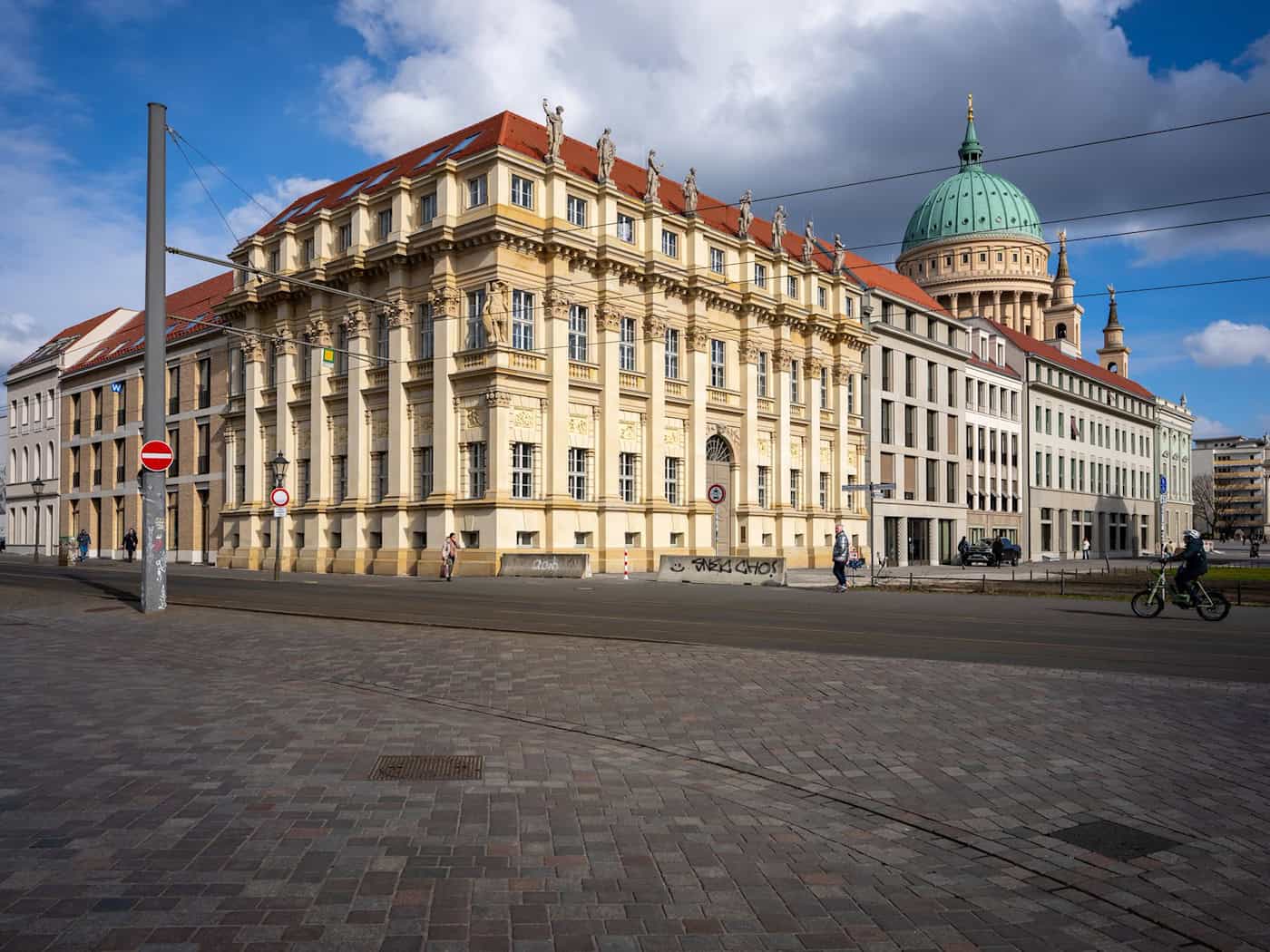 Der Plögersche Gasthof ist Teil der Wiedergewinnung der historischen Stadtmitte in Potsdam. (Archivbild)  / Foto: Soeren Stache/dpa