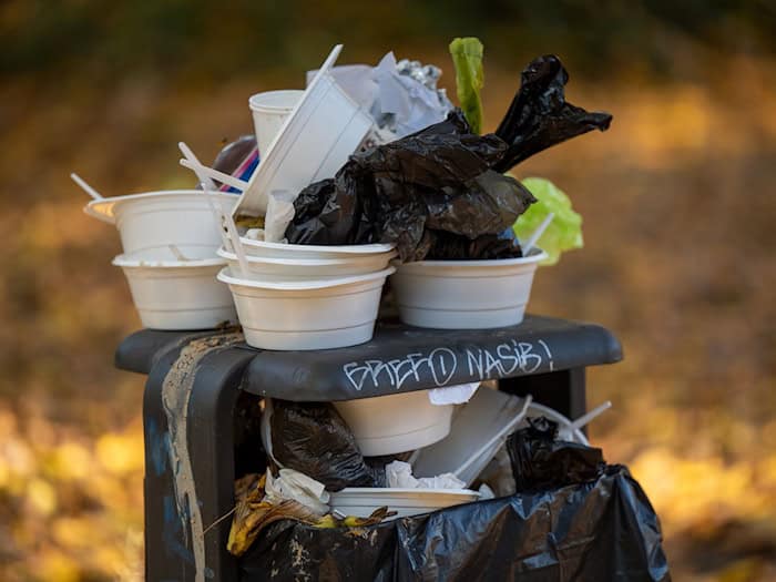 Durch Einwegverpackungen bei Essen zum Mitnehmen fällt viel Müll an. (Symbolbild)  / Foto: Monika Skolimowska/dpa-Zentralbild/dpa