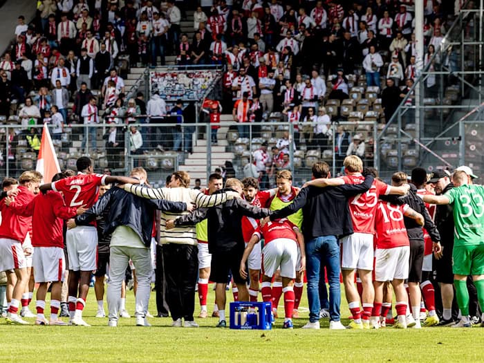 Energie Cottbus vor Entscheidungsspiel: Wollitz schottet Spieltagskader ab