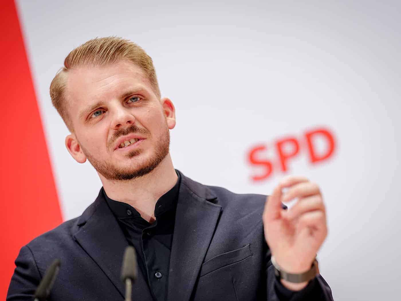 SPD-Generalsekretär Tim Klüssendorf will das Thema Mietendeckel in der Koalition auf die Tagesordnung bringen.  / Foto: Kay Nietfeld/dpa