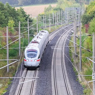 Störungen im Bahnverkehr zwischen Hamburg und Berlin. (Archivbild) / Foto: Julian Stratenschulte/dpa