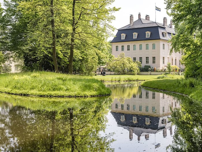 Gärtner bepflanzen Park Branitz bei Cottbus mit fast 5.000 Sommerblumen