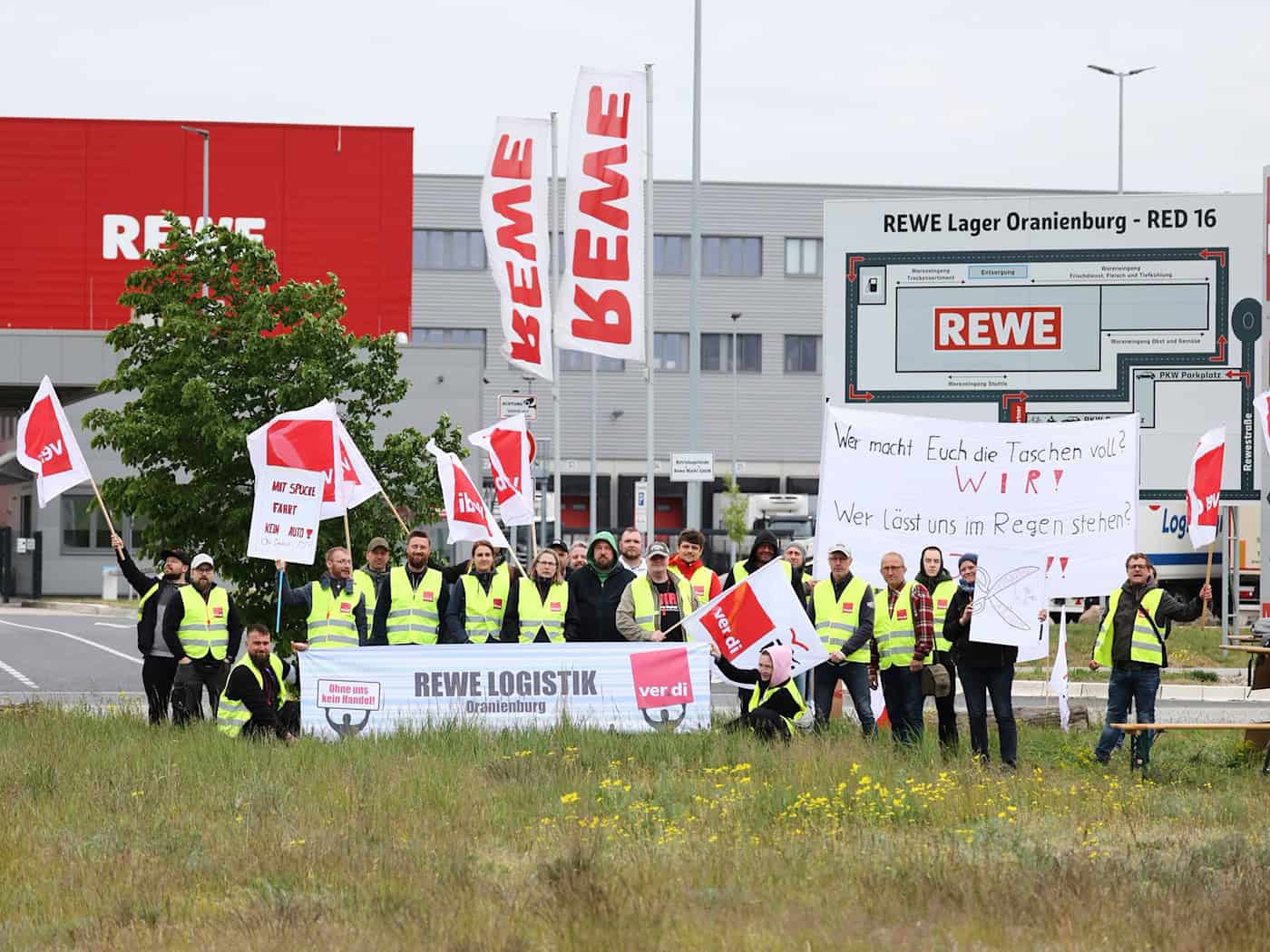 Die Gewerkschaft Verdi hat Beschäftigte im Großhandel in Berlin und Brandenburg zu einem Warnstreik aufgerufen. (Archivbild) / Foto: Joerg Carstensen/dpa
