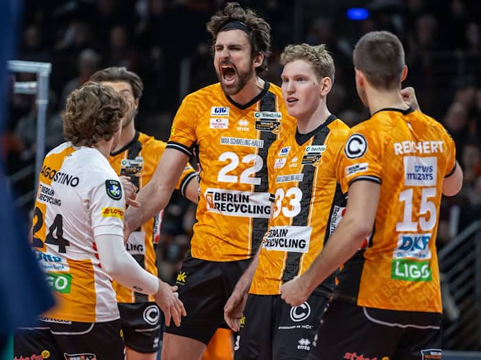 Jake Hanes (m) will am Mittwoch mit den BR Volleys den Meistertitel unter Dach und Fach bringen. (Archivbild) / Foto: Andreas Gora/dpa