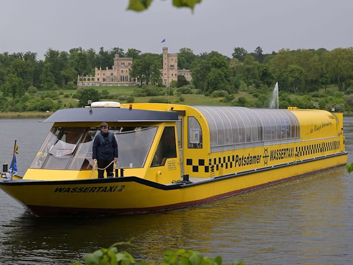 Das Potsdamer Wassertaxi fährt nach einer Pause wieder. / Foto: Michael Bahlo/dpa