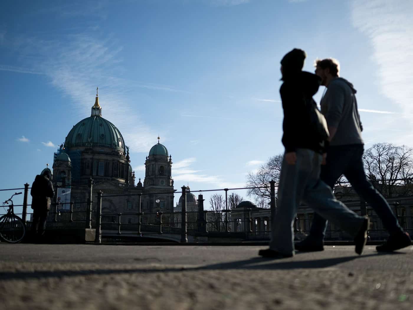 Nur wenig Wolken sollen am Wochenende in Berlin und Brandenburg zu sehen sein. (Symbolbild) / Foto: Sebastian Gollnow/dpa
