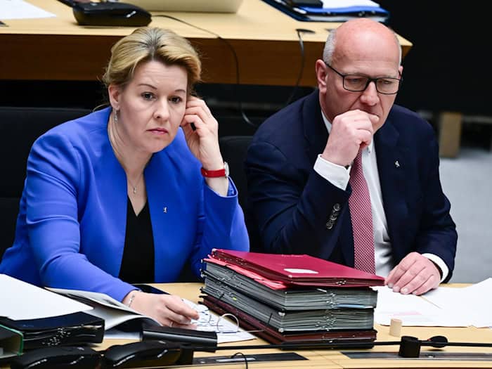 Wirtschaftssenatorin Franziska Giffey (SPD) und der Regierende Bürgermeister Kai Wegner (CDU) waren beim Thema Expo nicht immer einer Meinung. / Foto: Sebastian Christoph Gollnow/dpa