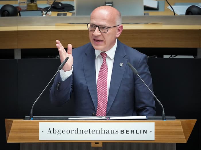 Berlins Regierender Bürgermeister Kai Wegner (CDU) hat Kritik der Grünen im Landesparlament zurückgewiesen.  / Foto: Soeren Stache/dpa