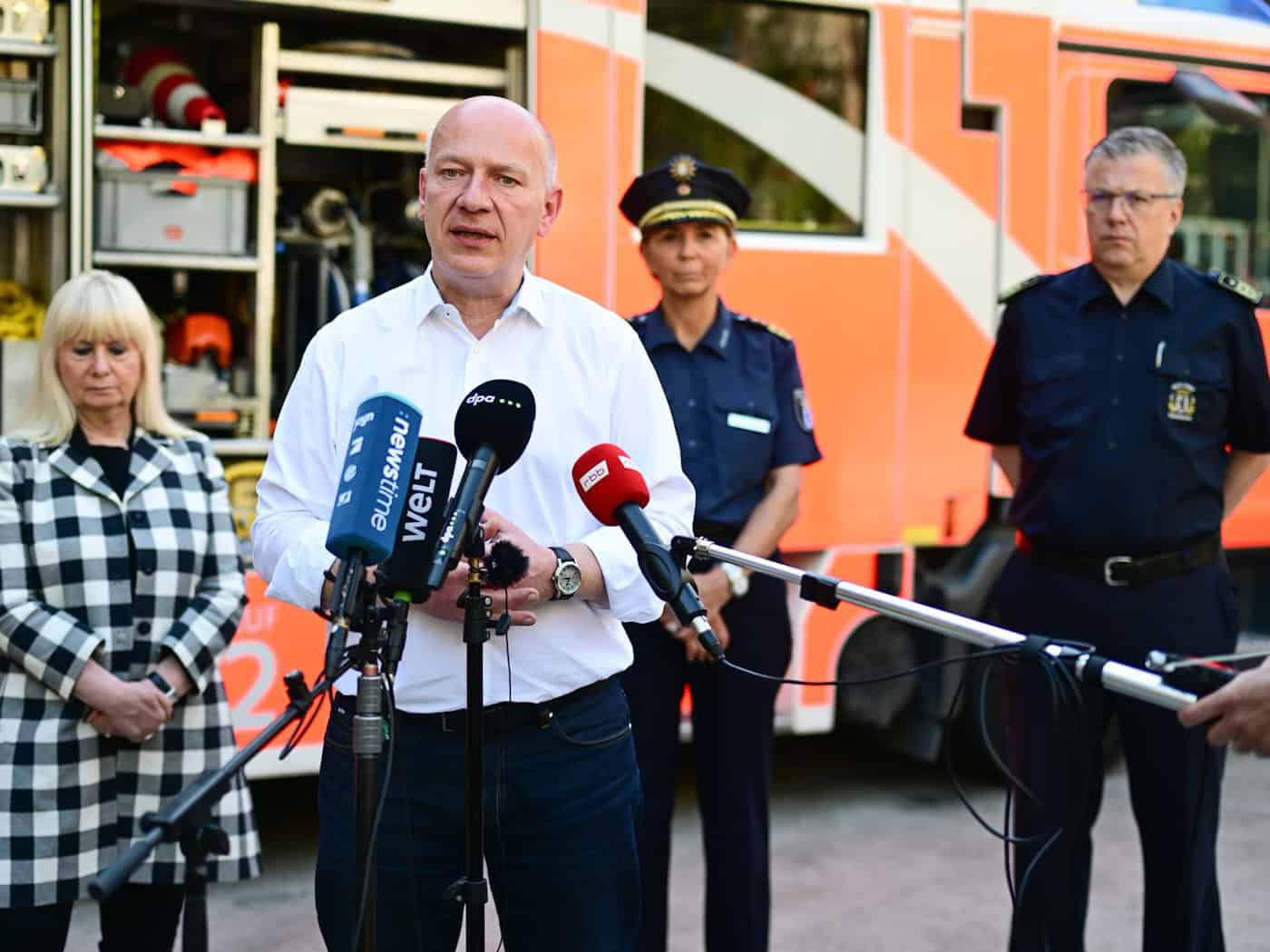 Wegner kündigt ein robustes Vorgehen der Polizei gegen Gewalttäter an. / Foto: Sebastian Christoph Gollnow/dpa