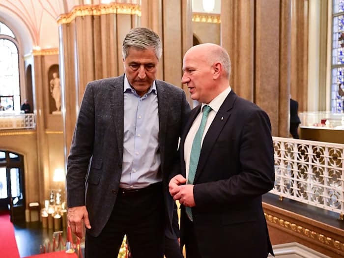 Berlins Regierender Bürgermeister Kai Wegner (r) sieht Berlin bei der Olympia-Bewerbung in den Playoffs. (Archivbild) / Foto: Sebastian Gollnow/dpa