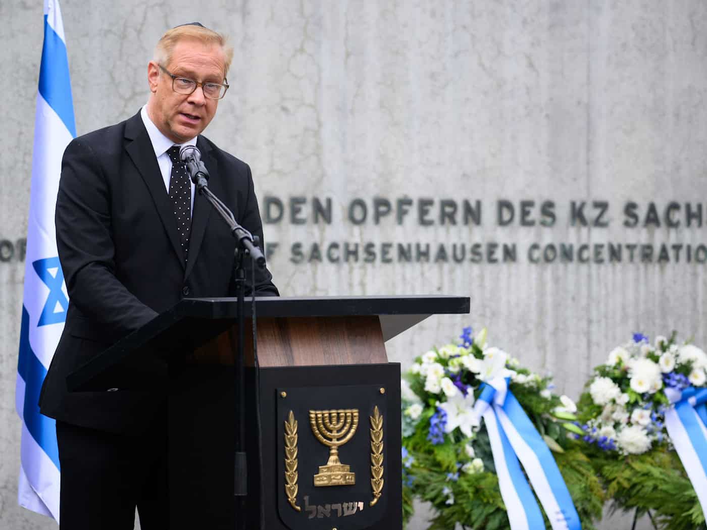 Die Brandenburger Polizei hat in den ersten drei Monaten 2026 knapp 50 Straftaten gegen Politiker und Amtsträger gezählt - darunter war auch ein Anschlag auf dem Privatgrundstück des Antisemitismusbeauftragten Andreas Büttner. (Archivbild)  / Foto: Bernd von Jutrczenka/dpa