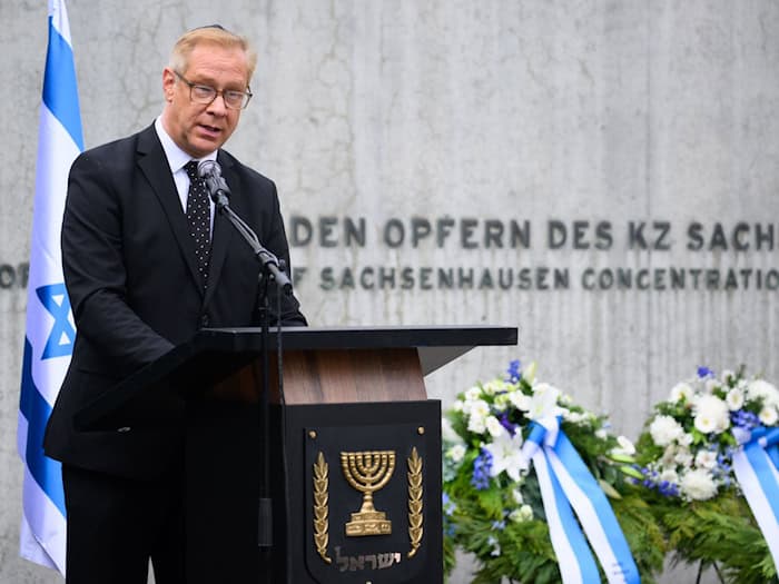 Die Brandenburger Polizei hat in den ersten drei Monaten 2026 knapp 50 Straftaten gegen Politiker und Amtsträger gezählt - darunter war auch ein Anschlag auf dem Privatgrundstück des Antisemitismusbeauftragten Andreas Büttner. (Archivbild)  / Foto: Bernd von Jutrczenka/dpa