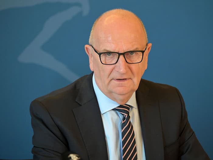 Ministerpräsident Woidke findet, es müsse alles dafür getan werden, dass die Menschen von ihrer Arbeit gut leben können und Treibstoffpreise «erträglich» bleiben. (Archivbild) / Foto: Michael Bahlo/dpa