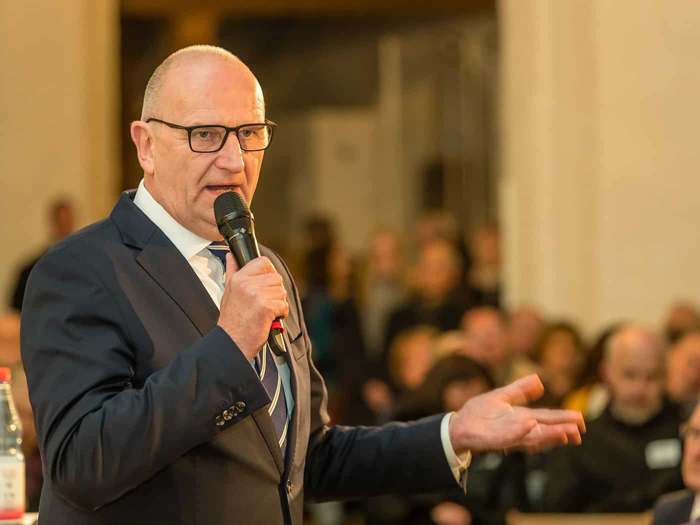 Brandenburgs Ministerpräsident Dietmar Woidke (SPD) und sein Kabinett starten wieder den Bürgerdialog und die Kabinettsrunden in Landkreisen. (Archivbild) / Foto: Frank Hammerschmidt/dpa