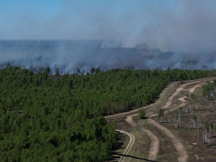 Woidke würdigt Feuerwehr-Einsatz gegen Waldbrand
