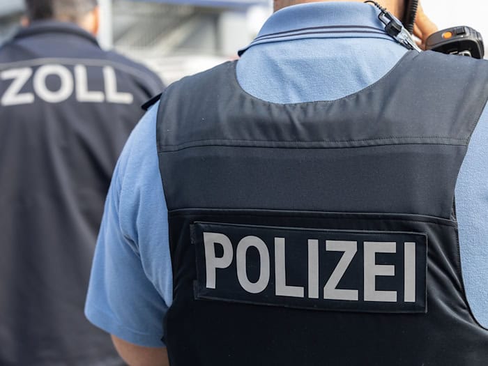 Der Zoll ist gegen Schwarzarbeit vorgegangen. (Symbolbild) / Foto: Hannes P. Albert/dpa