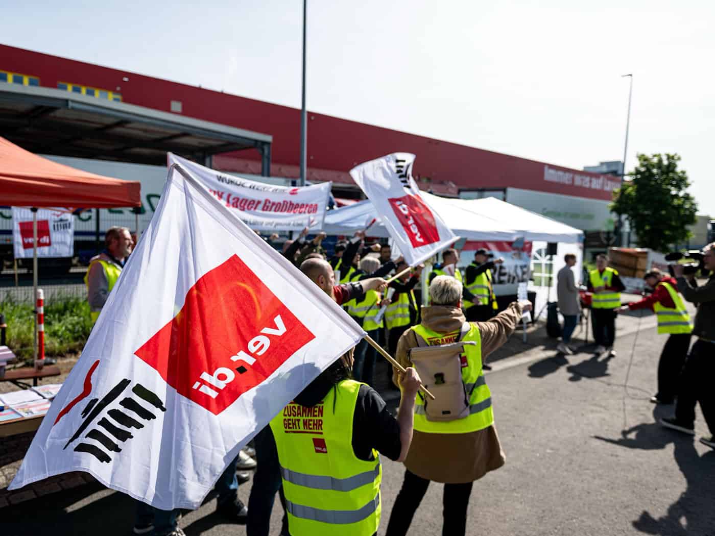 Vergangene Woche fand der erste Warnstreik statt. (Archivbild) / Foto: Fabian Sommer/dpa