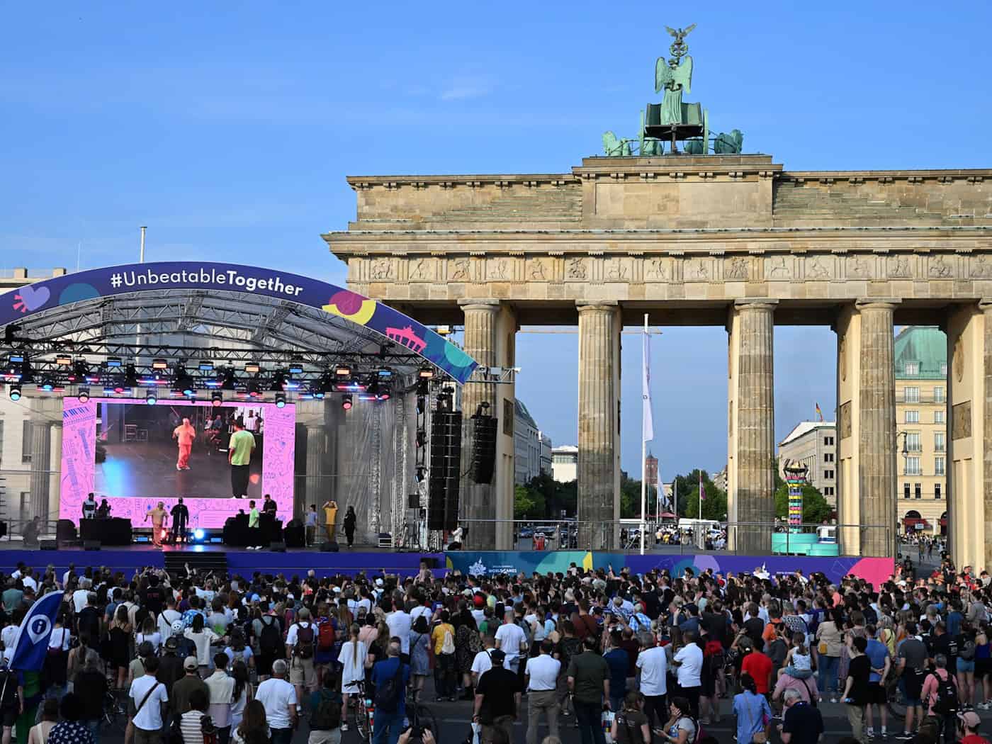 Breakdance- und HipHop-Künstler traten in Berlin bei der Fête de la Musique auf.  / Foto: Soeren Stache/dpa