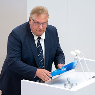 Der Brandenburger AfD-Landtagsabgeordnete Jean-René Adam war einem Prüfbericht zufolge inoffiziell für einen Bereich der Kriminalpolizei tätig, der eng mit der Stasi zusammenarbeitet. (Archivbild) / Foto: Soeren Stache/dpa