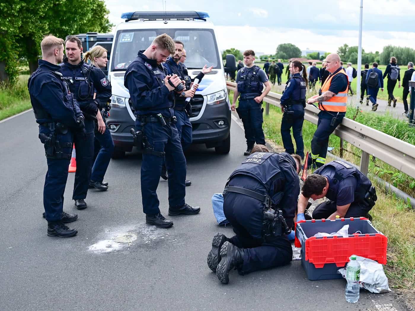 Blockierte Zufahrtsstraßen sorgen zum Start der ILA für Verzögerungen bei der Anreise. / Foto: Sebastian Christoph Gollnow/dpa