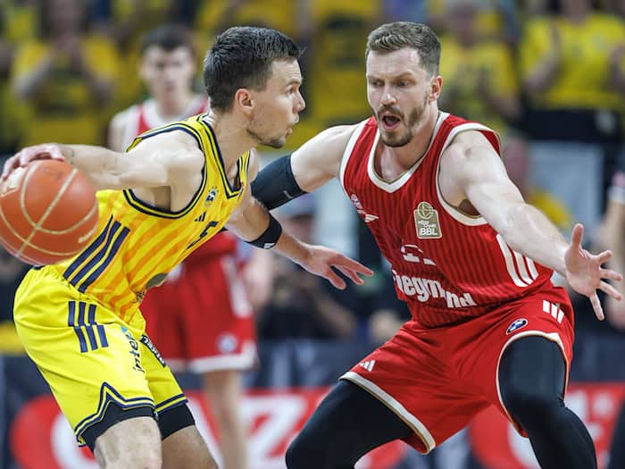 Alba-Spielmacher Martin Hermannson glaubt weiter an die Titelchance / Foto: Andreas Gora/dpa