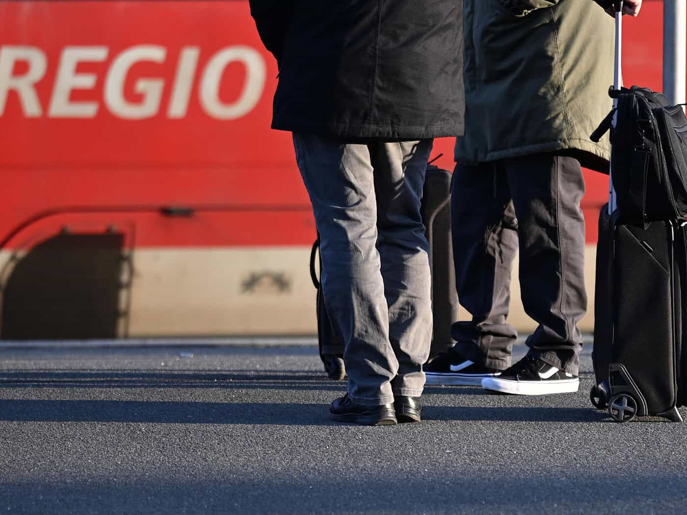 Reisende müssen heute Abend mit Einschränkungen auf zwei Linien zum Flughafen rechnen. (Symbolbild) / Foto: Shireen Broszies/dpa