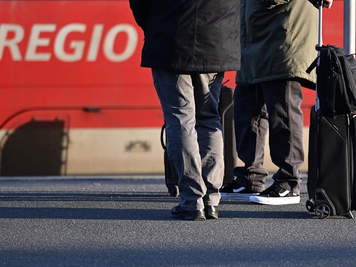 Reisende müssen heute Abend mit Einschränkungen auf zwei Linien zum Flughafen rechnen. (Symbolbild) / Foto: Shireen Broszies/dpa