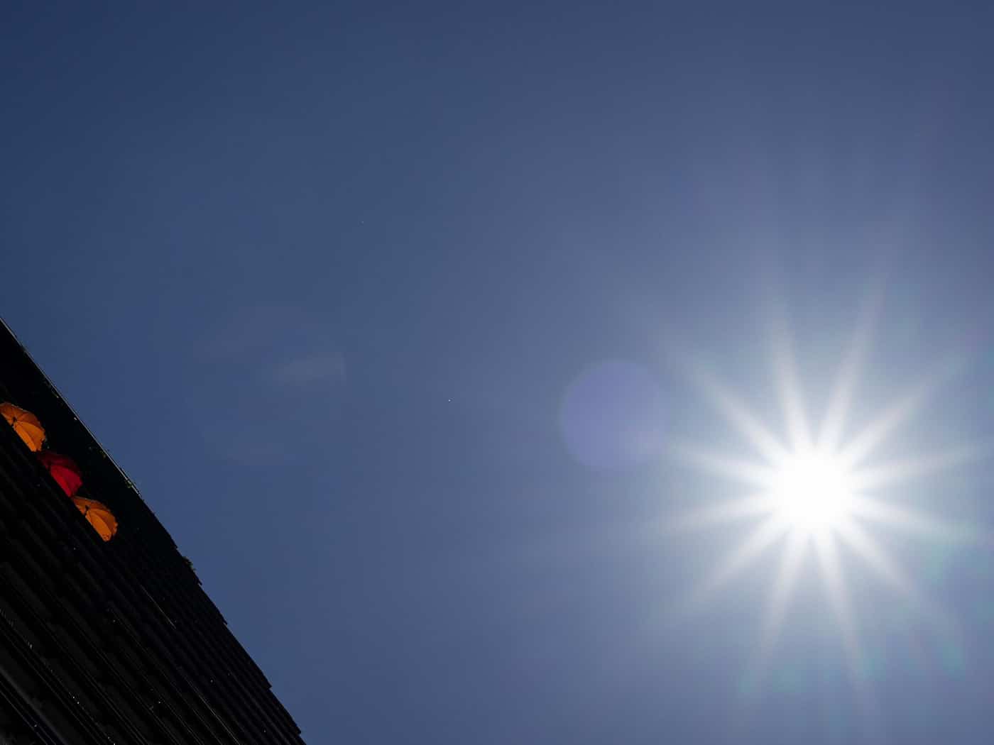 Am Samstag werden nach Angaben des Deutschen Wetterdienstes Höchstwerte zwischen 32 und 35 Grad erwartet. (Archivbild) / Foto: Soeren Stache/dpa