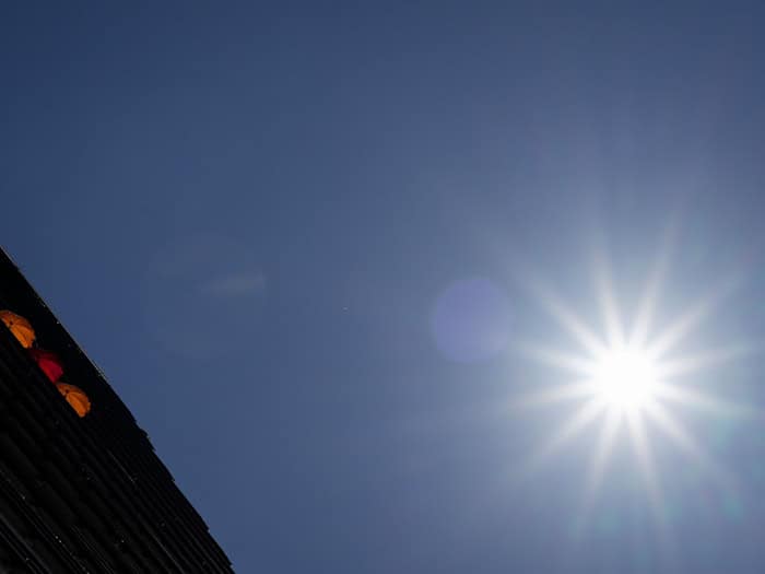 Am Samstag werden nach Angaben des Deutschen Wetterdienstes Höchstwerte zwischen 32 und 35 Grad erwartet. (Archivbild) / Foto: Soeren Stache/dpa