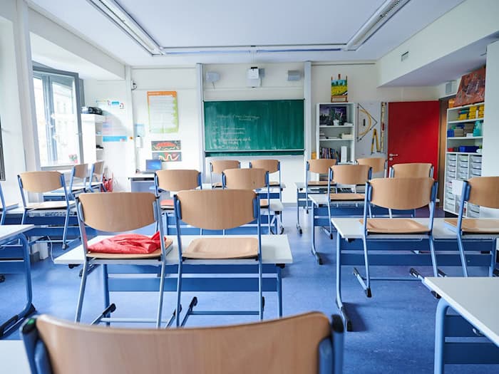 Auch bei Hitze machen Berlins Schulen nicht einfach zu. (Symbolbild)  / Foto: Annette Riedl/dpa