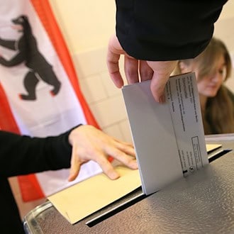 Der Landeswahlausschuss entscheidet über die Zulassung von Parteien zu den Wahlen im September. (Symbolbild)  / Foto: Wolfgang Kumm/dpa