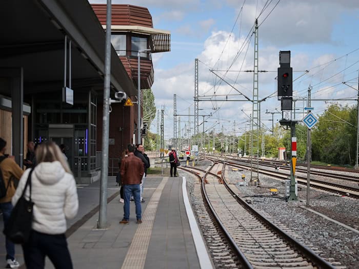 Zwischen Hamburg und Schwerin ist der Verkehr schon freigegeben. (Archivbild.)  / Foto: Christian Charisius/dpa