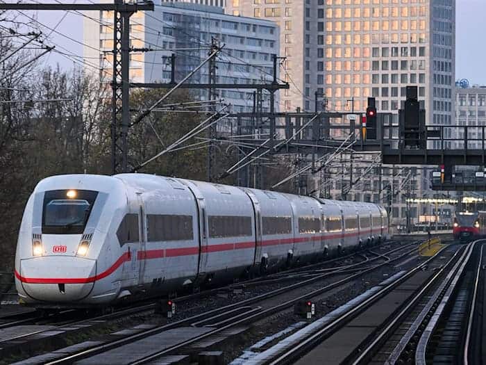 Zwischen Berlin-Charlottenburg und Ostbahnhof fahren während der Bauarbeiten auf der Stadtbahn vom 14. Juni bis 12. Dezember keine Züge. (Archivbild) / Foto: Soeren Stache/dpa