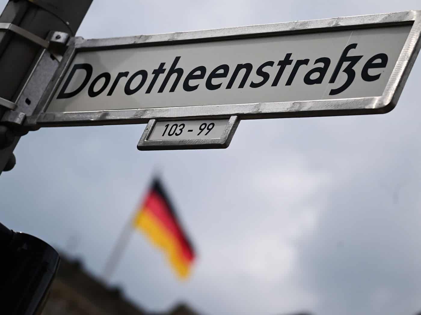 Ein Teil der Dorotheenstraße in Berlin soll in Yad-Vashem-Straße umbenannt werden.  / Foto: Sebastian Gollnow/dpa