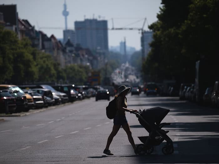 Extreme Hitze in Berlin und Brandenburg: Bis zu 35 Grad und Gesundheitswarnungen