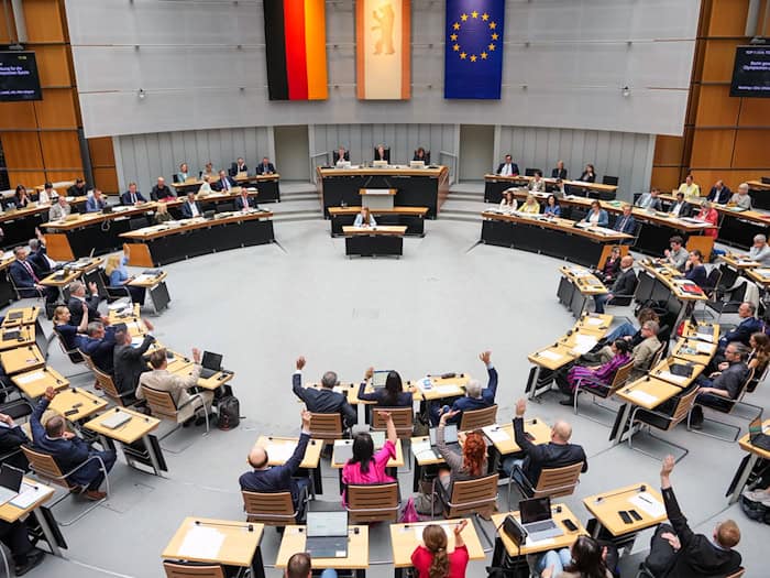 Das Berliner Abgeordnetenhaus beschäftigt sich bei seiner nächsten Sitzung noch einmal über die Reform der Verwaltung. (Archivbild)  / Foto: Soeren Stache/dpa