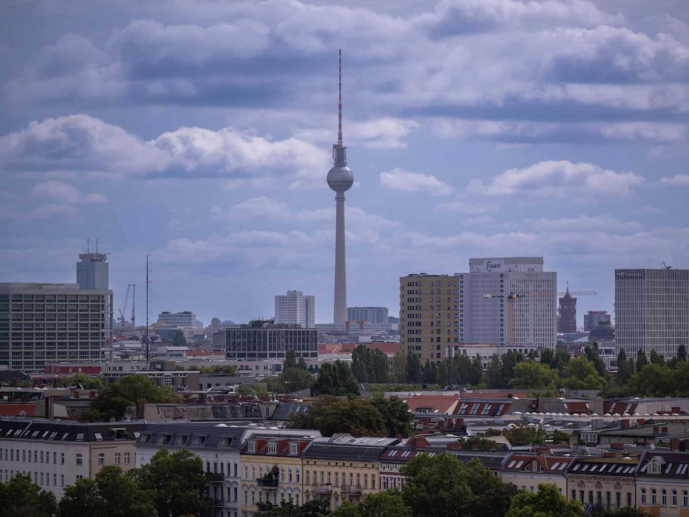 Die Lage auf dem Wohnungsmarkt in Berlin ist seit Jahren angespannt. (Symbolbild)  / Foto: Monika Skolimowska/dpa