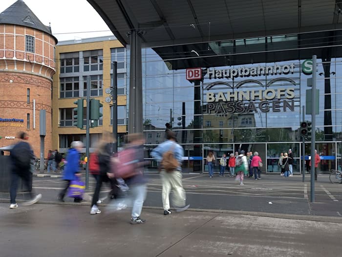 Der Hauptbahnhof soll am kommenden Dienstag evakuiert werden.  / Foto: Michael Bahlo/dpa