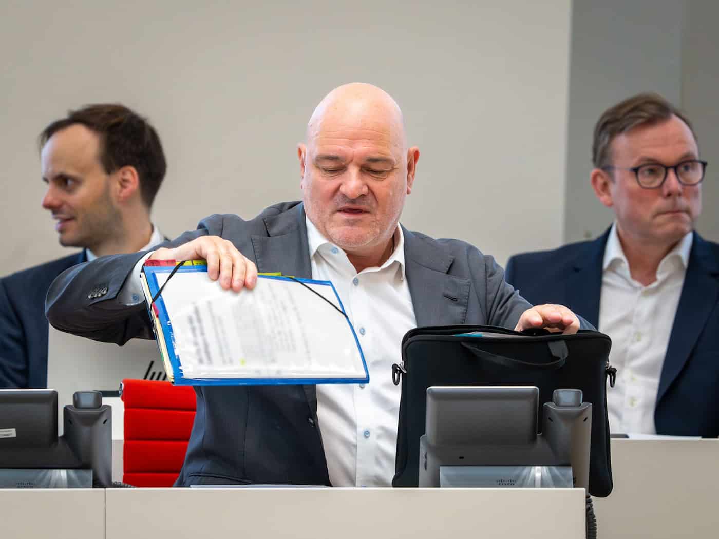 Brandenburgs Bauminister Robert Crumbach (SPD) äußert sich im Landtag zu den Details der geplanten neuen Bauordnung. / Foto: Soeren Stache/dpa