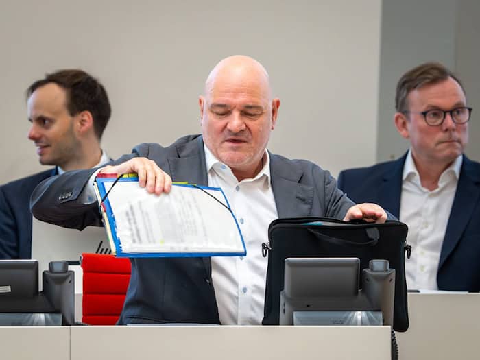 Brandenburgs Bauminister Robert Crumbach (SPD) äußert sich im Landtag zu den Details der geplanten neuen Bauordnung. / Foto: Soeren Stache/dpa