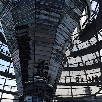 Die Kuppel am Reichstagsgebäude bleibt am Wochenende wegen großer Hitze geschlossen. (Archivbild) / Foto: Sonja Wurtscheid/dpa