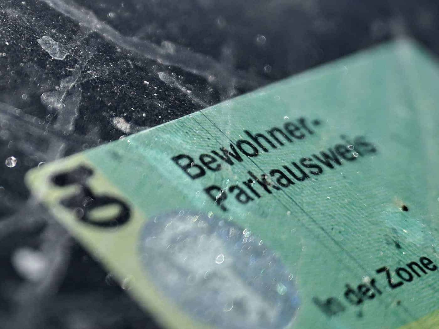 Die Berliner CDU-Fraktion unternimmt beim Anwohnerparken einen neuen Vorstoß. (Symbolbild)    / Foto: Britta Pedersen/dpa