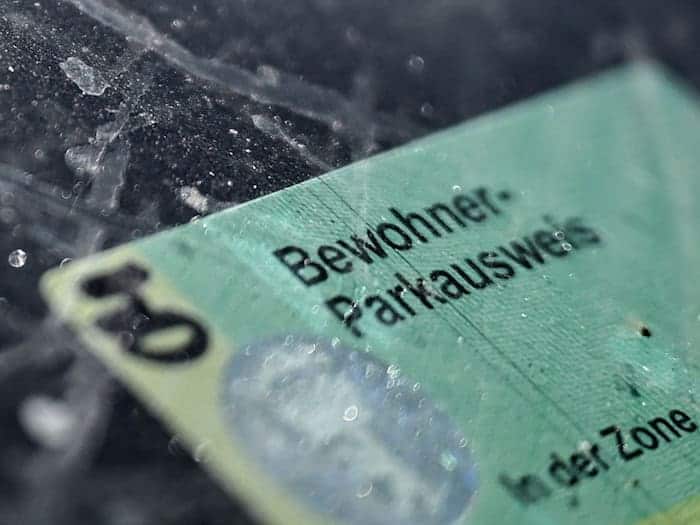 Die Berliner CDU-Fraktion unternimmt beim Anwohnerparken einen neuen Vorstoß. (Symbolbild)    / Foto: Britta Pedersen/dpa