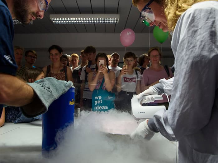 Viele Programmpunkte laden zum Mitmachen ein. (Archivbild) / Foto: Gregor Fischer/dpa