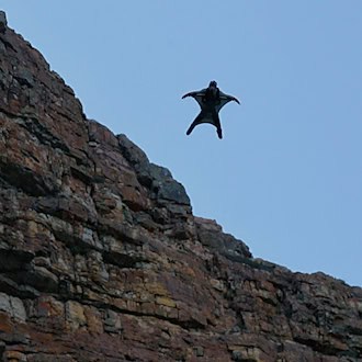 Wingsuits-Piloten sprechen von einem Gefühl des Fliegen (Symbolbild) / Foto: Nic Bothma/dpa