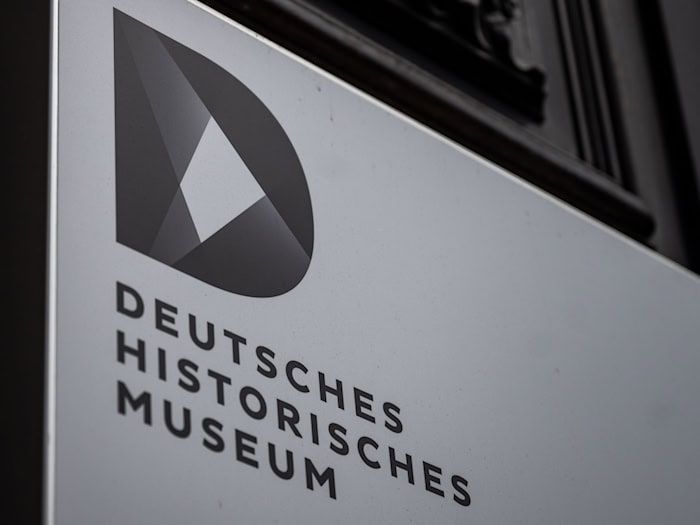 Das Deutsche Historische Museum gibt ein Bronzerelief des belgischen Bildhauers Frans Huygelen an die belgische Stadt Dinant zurück. (Archivbild) / Foto: Monika Skolimowska/dpa