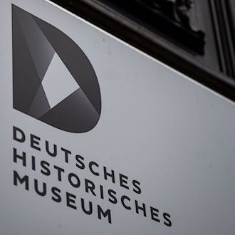 Das Deutsche Historische Museum gibt ein Bronzerelief des belgischen Bildhauers Frans Huygelen an die belgische Stadt Dinant zurück. (Archivbild) / Foto: Monika Skolimowska/dpa