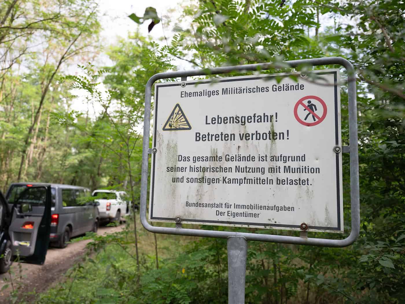 Die Gohrischheide gilt wegen der dort im Boden liegenden Altmunition als besonders schwierig für Löscharbeiten. (Archivbild) / Foto: Sebastian Kahnert/dpa