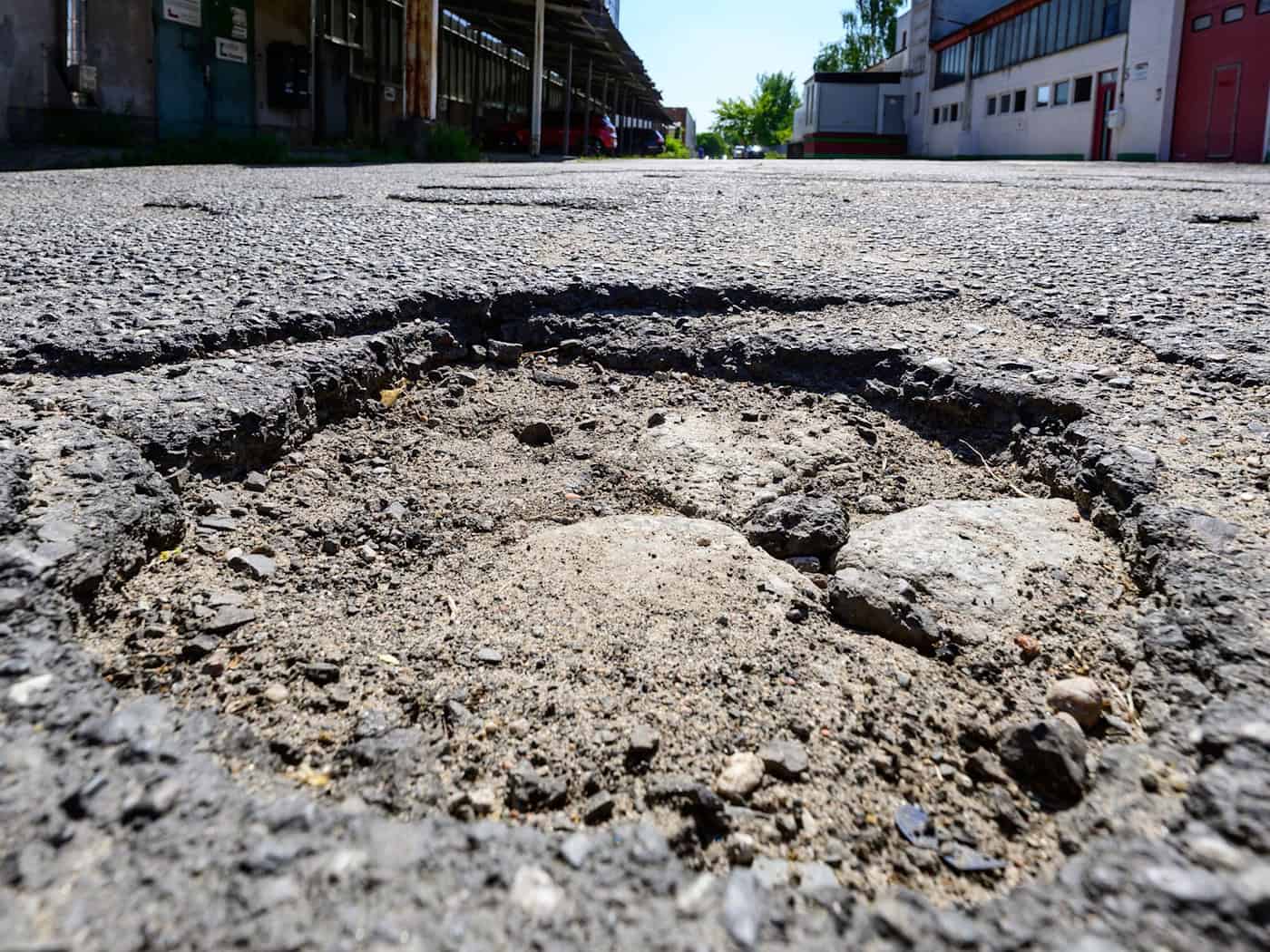 Das Verkehrsministerium bittet um eine vorsichtige Fahrweise. (Archivbild) / Foto: Patrick Pleul/dpa