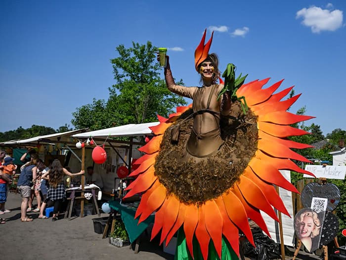 Das Fest soll eine bunte Mischung aus Kultur, Kulinarik und Unterhaltung werden. (Archivbild) / Foto: Jens Kalaene/dpa
